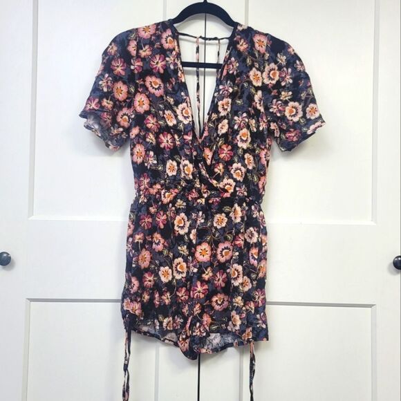 Band Of Gypsies Chic Floral V-Neck Playsuit, Small - Picture 1 of 9